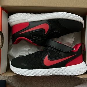 Nike Revolution 5